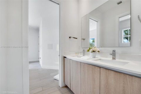 Снять в аренду таунхаус в Майами, Флорида 3 спальни, 195.09м2, № 1969411 - фото 10