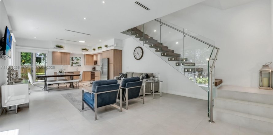 Таунхаус в Майами, Флорида 3 спальни, 195.09м2 № 1969411