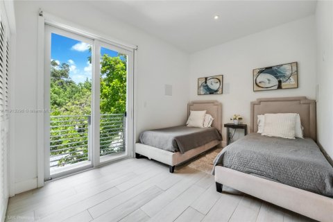 Снять в аренду таунхаус в Майами, Флорида 3 спальни, 195.09м2, № 1969411 - фото 11