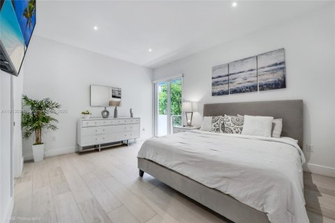 Снять в аренду таунхаус в Майами, Флорида 3 спальни, 195.09м2, № 1969411 - фото 6