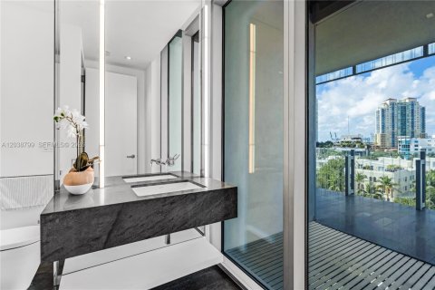 Copropriété à louer à Miami Beach, Floride: 2 chambres, 180.04 m2 № 2240063 - photo 19