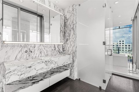 Copropriété à louer à Miami Beach, Floride: 2 chambres, 180.04 m2 № 2240063 - photo 24