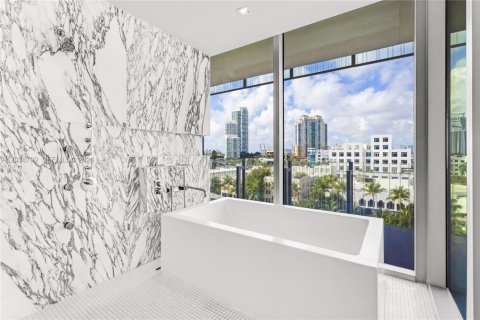 Copropriété à louer à Miami Beach, Floride: 2 chambres, 180.04 m2 № 2240063 - photo 25