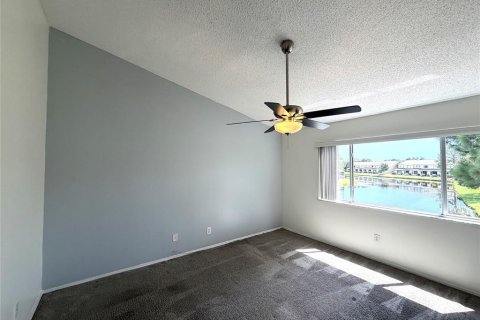 Townhouse in Tampa, Florida 2 bedrooms, 110 sq.m. № 2234068 - photo 16