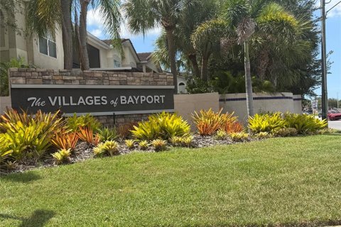 Townhouse in Tampa, Florida 2 bedrooms, 110 sq.m. № 2234068 - photo 2