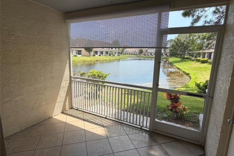 Townhouse in Tampa, Florida 2 bedrooms, 110 sq.m. № 2234068 - photo 11