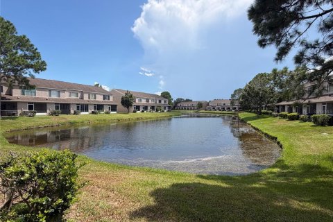 Townhouse in Tampa, Florida 2 bedrooms, 110 sq.m. № 2234068 - photo 10