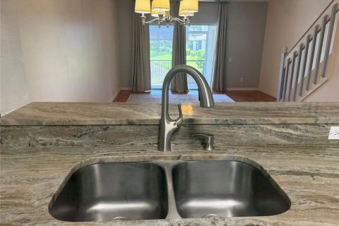 Townhouse in Tampa, Florida 2 bedrooms, 110 sq.m. № 2234068 - photo 6