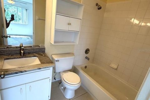 Townhouse in Tampa, Florida 2 bedrooms, 110 sq.m. № 2234068 - photo 19