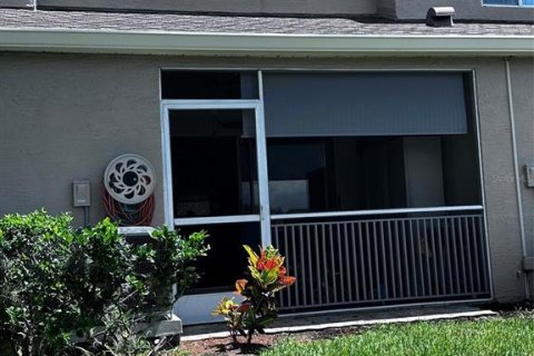 Townhouse in Tampa, Florida 2 bedrooms, 110 sq.m. № 2234068 - photo 24