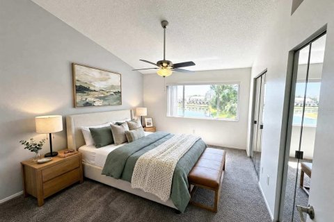 Townhouse in Tampa, Florida 2 bedrooms, 110 sq.m. № 2234068 - photo 15