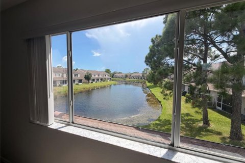 Townhouse in Tampa, Florida 2 bedrooms, 110 sq.m. № 2234068 - photo 18