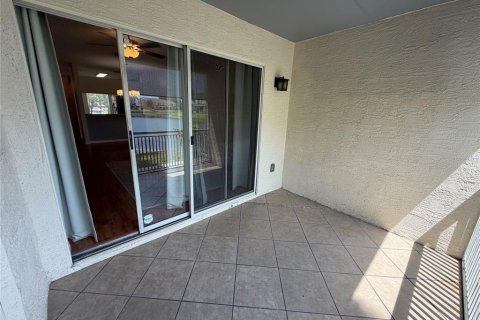 Townhouse in Tampa, Florida 2 bedrooms, 110 sq.m. № 2234068 - photo 12