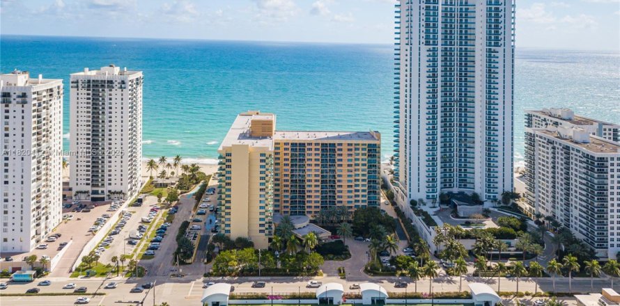 Condo à Hollywood, Floride, 2 chambres № 1779758