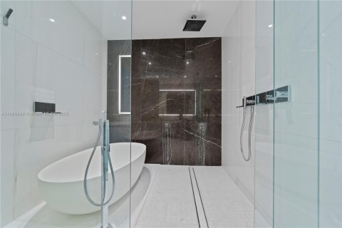 Condo in Miami, Florida, 3 bedrooms  № 1358745 - photo 19