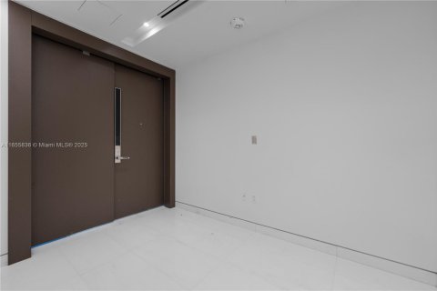 Condo in Miami, Florida, 3 bedrooms  № 1358745 - photo 4