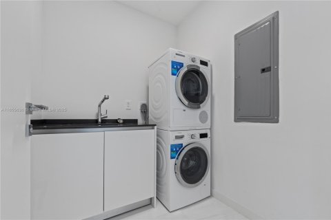 Condo in Miami, Florida, 3 bedrooms  № 1358745 - photo 14