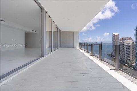 Condo in Miami, Florida, 3 bedrooms  № 1358745 - photo 5