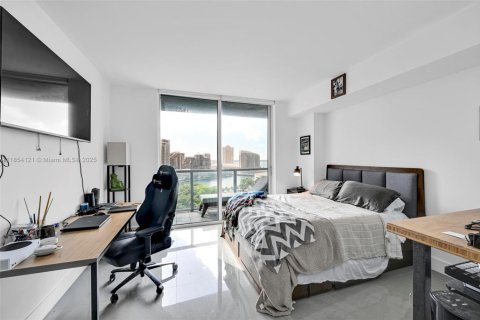 Condo in Miami, Florida, 3 bedrooms  № 1888877 - photo 17