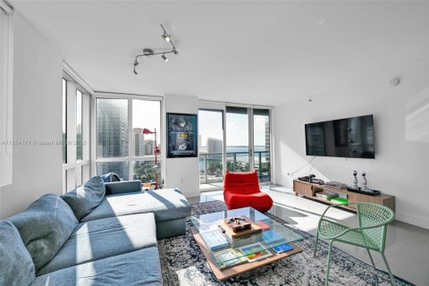 Condo in Miami, Florida, 3 bedrooms  № 1888877 - photo 1