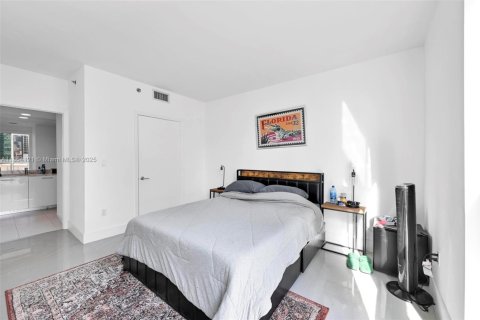 Condo in Miami, Florida, 3 bedrooms  № 1888877 - photo 15