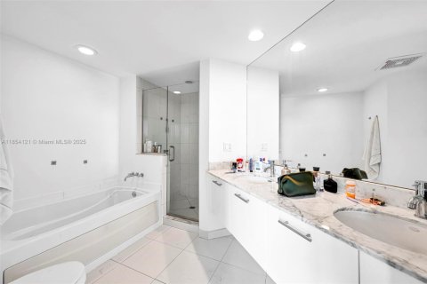 Condo in Miami, Florida, 3 bedrooms  № 1888877 - photo 20
