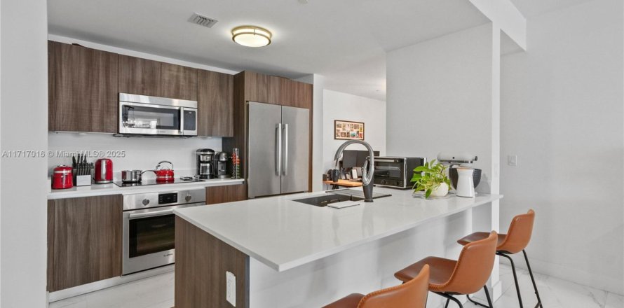Condominio en Miami, Florida, 2 dormitorios  № 1972822