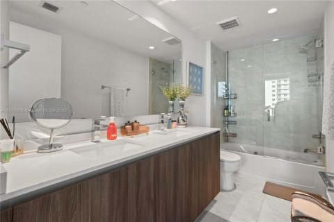 Condominio en venta en Miami, Florida, 2 dormitorios, 116.78 m2 № 1972822 - foto 15