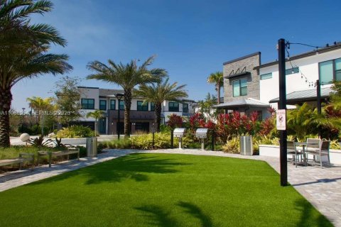 Townhouse in Plantation, Florida 3 bedrooms, 151.15 sq.m. № 2020130 - photo 30