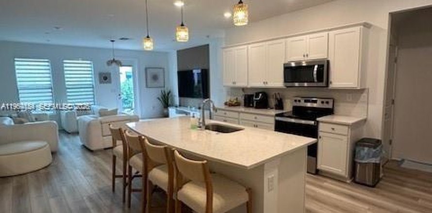 Townhouse in Plantation, Florida 3 bedrooms, 151.15 sq.m. № 2020130