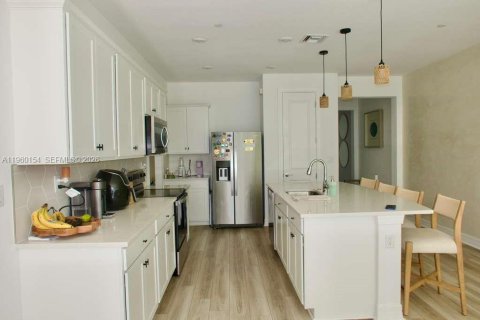 Townhouse in Plantation, Florida 3 bedrooms, 151.15 sq.m. № 2020130 - photo 23
