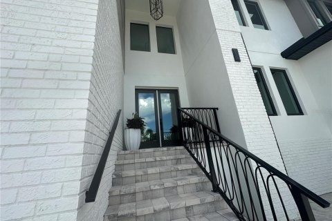 Купить виллу или дом в Тампа, Флорида 15 комнат, 443.24м2, № 2133423 - фото 1