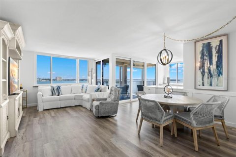 Condo à Saint Petersburg, Floride, 2 chambres  № 2389437