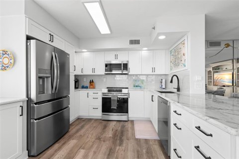 Copropriété à vendre à Saint Petersburg, Floride: 2 chambres, 106.84 m2 № 2389437 - photo 12
