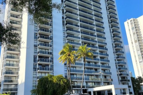 Condo in Aventura, Florida, 2 bedrooms  № 1699189 - photo 8