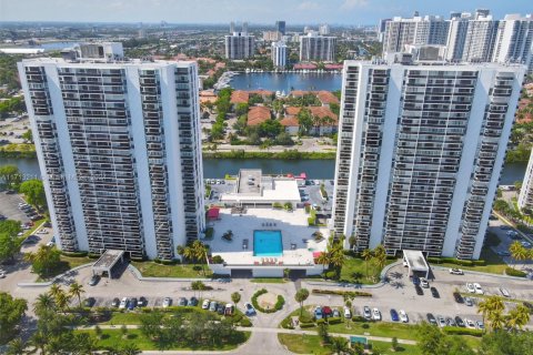 Condo in Aventura, Florida, 2 bedrooms  № 1699189 - photo 16