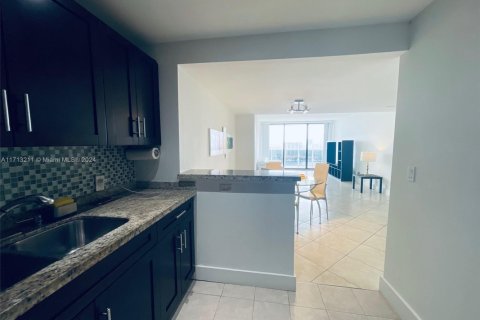 Condo in Aventura, Florida, 2 bedrooms  № 1699189 - photo 25