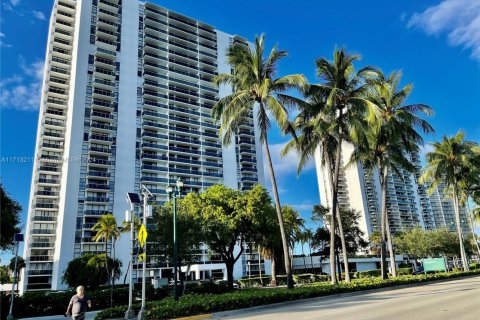 Condo in Aventura, Florida, 2 bedrooms  № 1699189 - photo 9