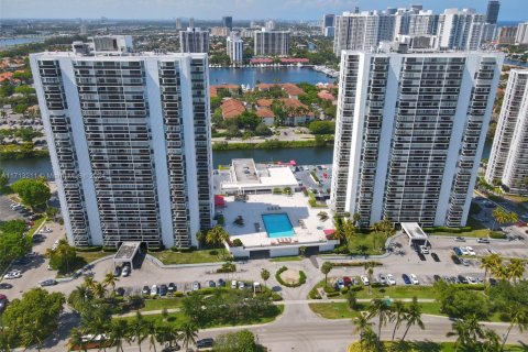 Condo in Aventura, Florida, 2 bedrooms  № 1699189 - photo 2