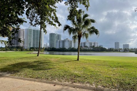 Condo in Aventura, Florida, 2 bedrooms  № 1699189 - photo 13