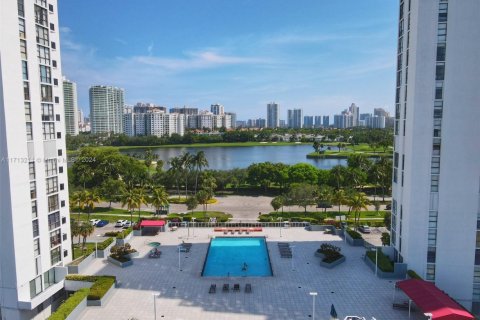 Condo in Aventura, Florida, 2 bedrooms  № 1699189 - photo 18