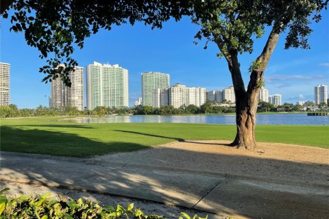 Condo in Aventura, Florida, 2 bedrooms  № 1699189 - photo 12