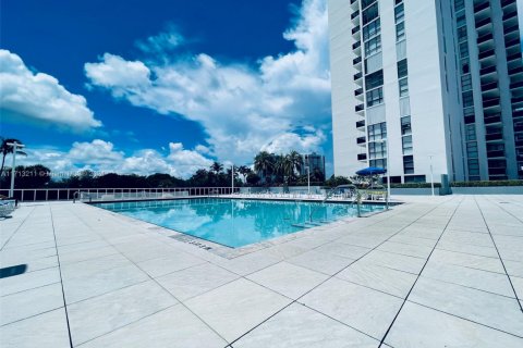 Condo in Aventura, Florida, 2 bedrooms  № 1699189 - photo 15