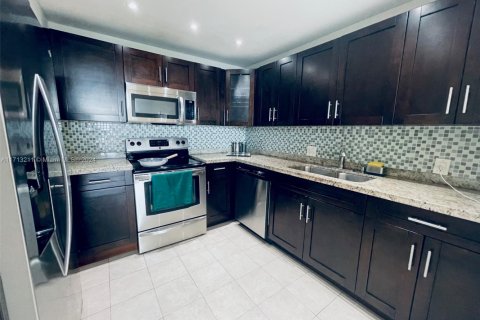 Condo in Aventura, Florida, 2 bedrooms  № 1699189 - photo 21