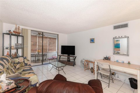 Copropriété à vendre à Lauderdale Lakes, Floride: 2 chambres, 93.83 m2 № 2013009 - photo 10