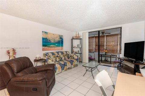 Copropriété à vendre à Lauderdale Lakes, Floride: 2 chambres, 93.83 m2 № 2013009 - photo 9