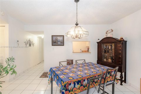 Copropriété à vendre à Lauderdale Lakes, Floride: 2 chambres, 93.83 m2 № 2013009 - photo 7