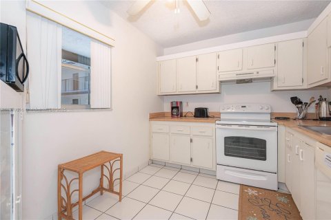 Copropriété à vendre à Lauderdale Lakes, Floride: 2 chambres, 93.83 m2 № 2013009 - photo 3