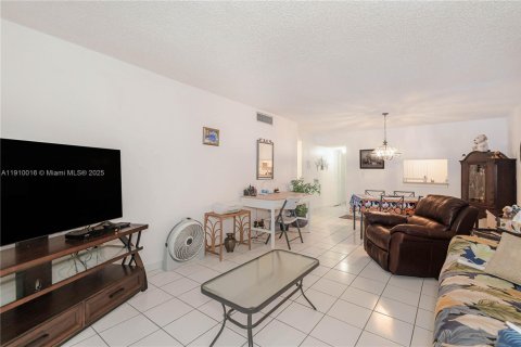 Copropriété à vendre à Lauderdale Lakes, Floride: 2 chambres, 93.83 m2 № 2013009 - photo 12