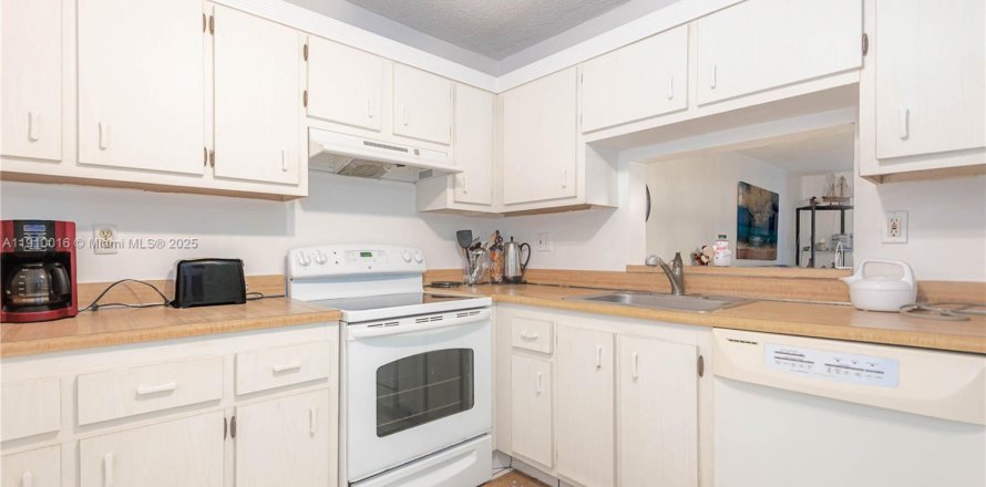 Condo à Lauderdale Lakes, Floride, 2 chambres  № 2013009